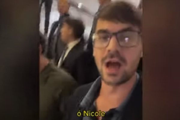 VÍDEO: Influenciador é detido na Câmara após chamar Nikolas de “Nicole Chupeta”