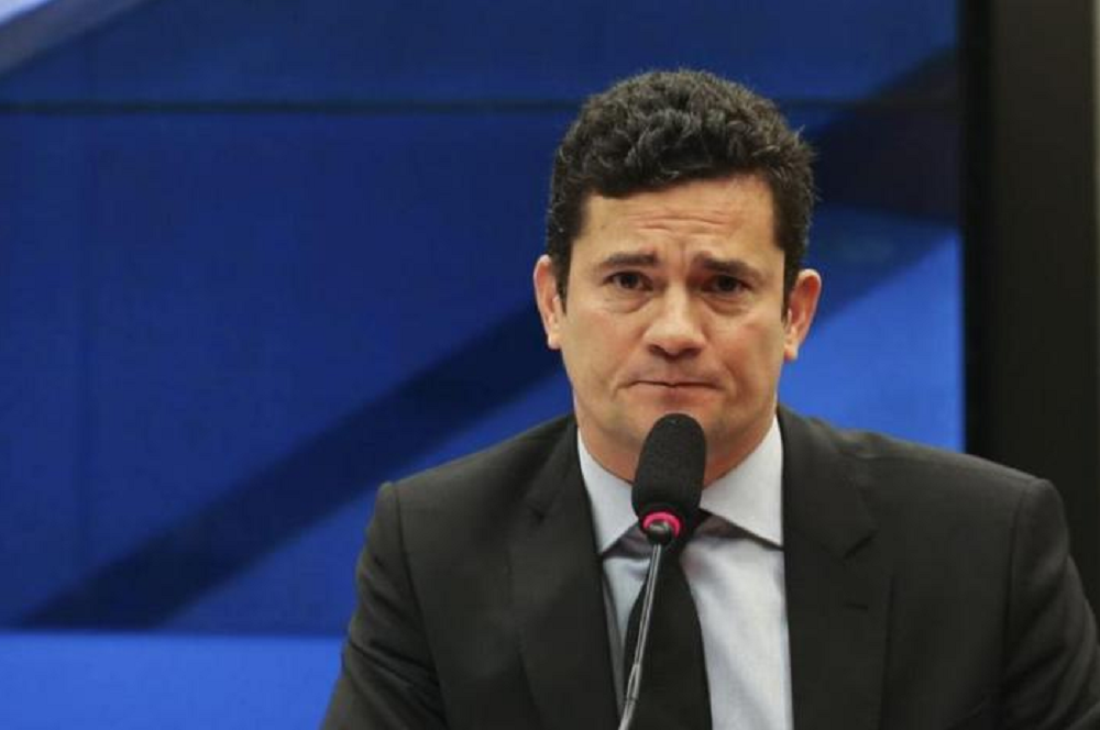 Sergio Moro com expressão de decepção