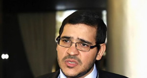 Jorge Messias com expressão de tristeza