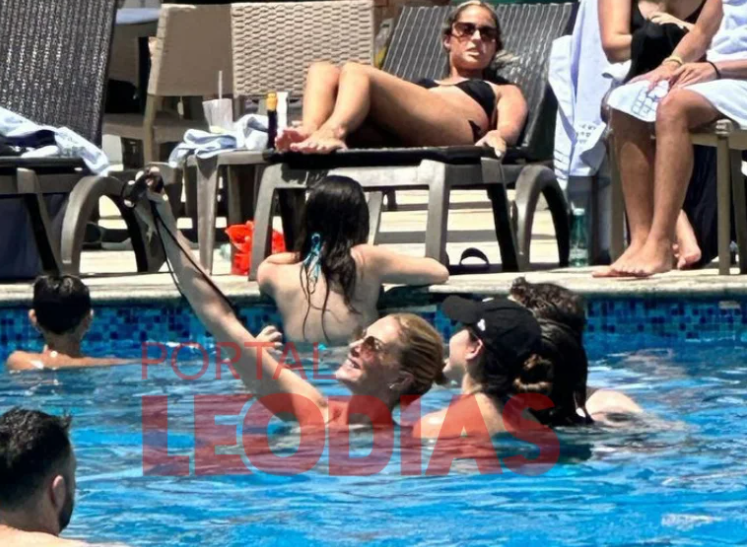 Ana Hickmann e Edu Guedes na piscina