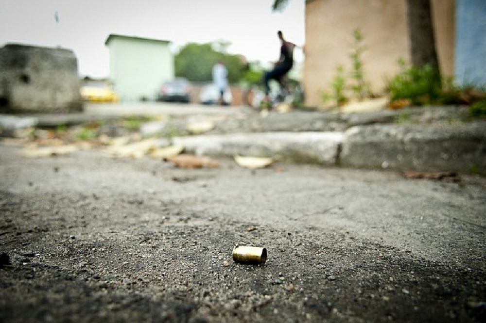 Balas de armas no chão
