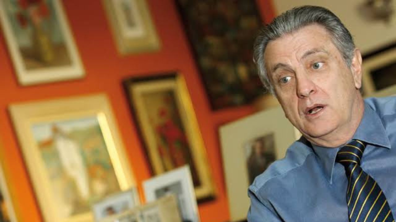 Walter Fanganiello Maierovitch olhando pra frente com expressão assustada