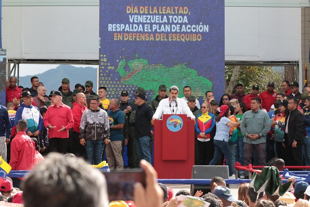 Maduro discursando durante ato público