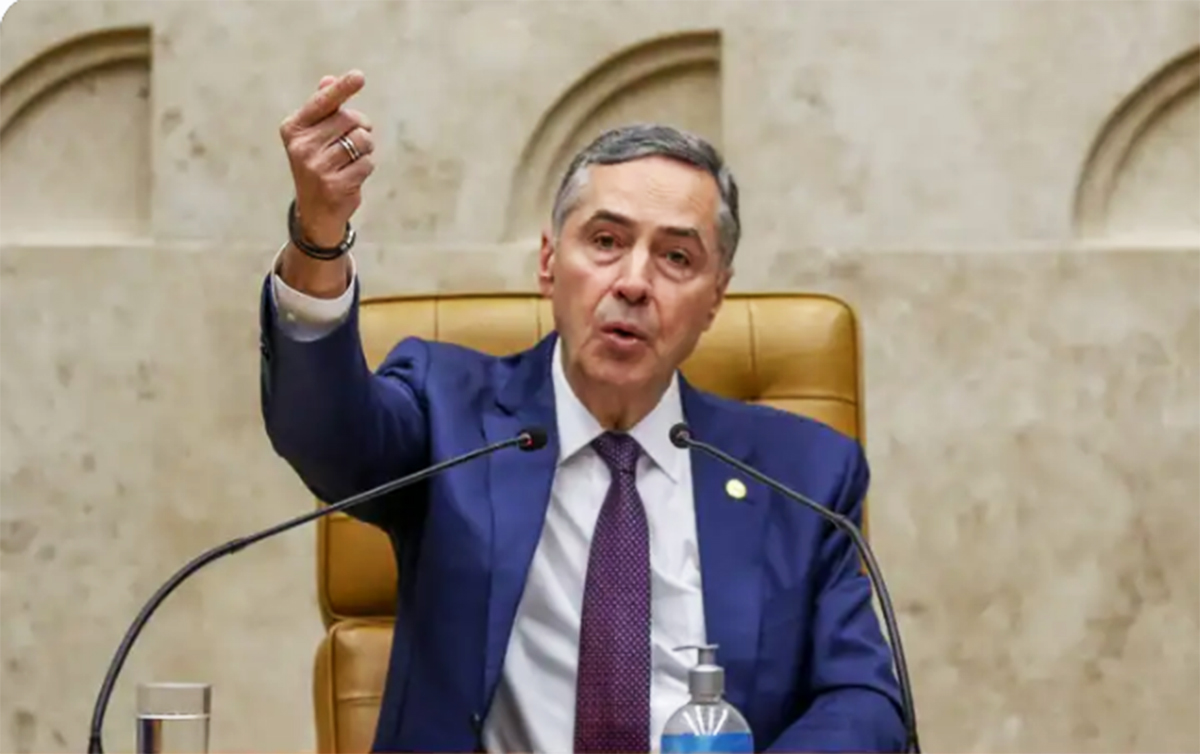 Barroso falando e apontando pra frente