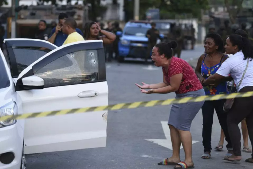 Registro do dia em que carro de Evaldo dos Santos Rosa foi alvejado por tiros