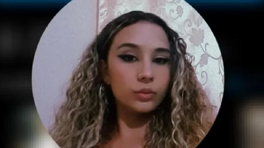 Livia Gabriele da Silva Matos com cabelo solto e expressão séria