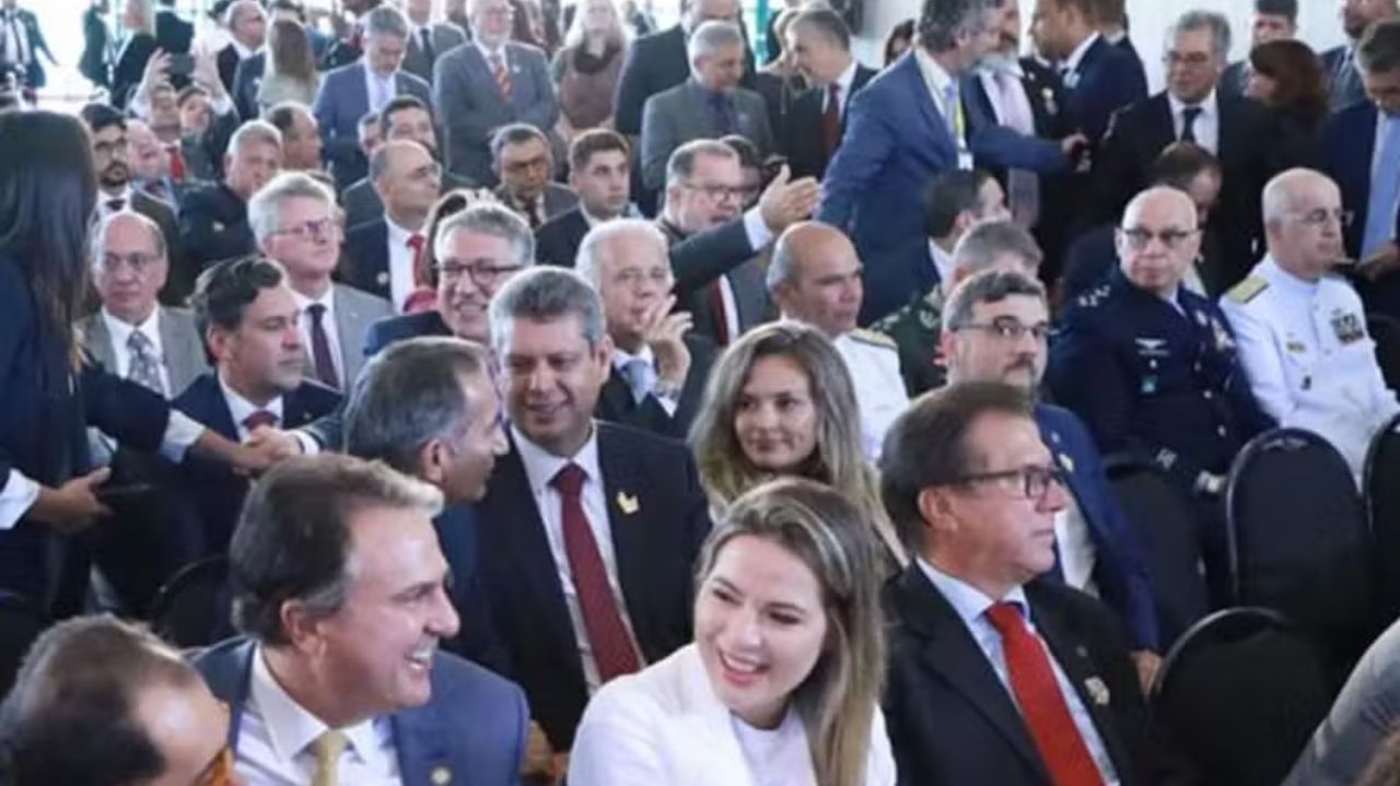 Plateia em evento de 8 de janeiro de 2024