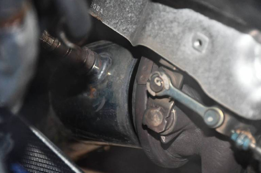Perícia identificou desconexão entre motor e sistema de escapamento de BMW