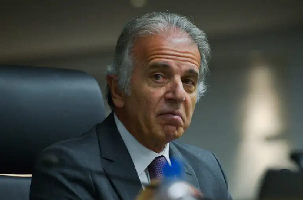 José Múcio com expressão de insatisfação
