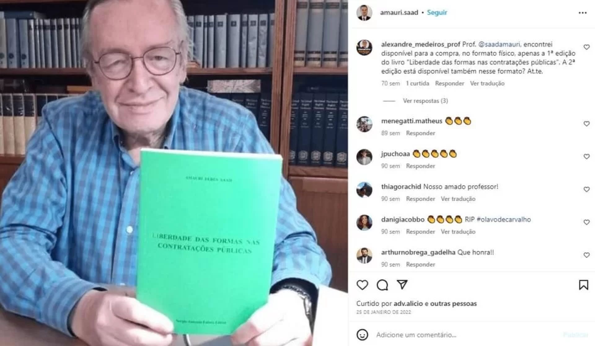 Foto postada no perfil de Amauri Feres Saad mostra Olavo de Carvalho segurando um dos livros do advogado