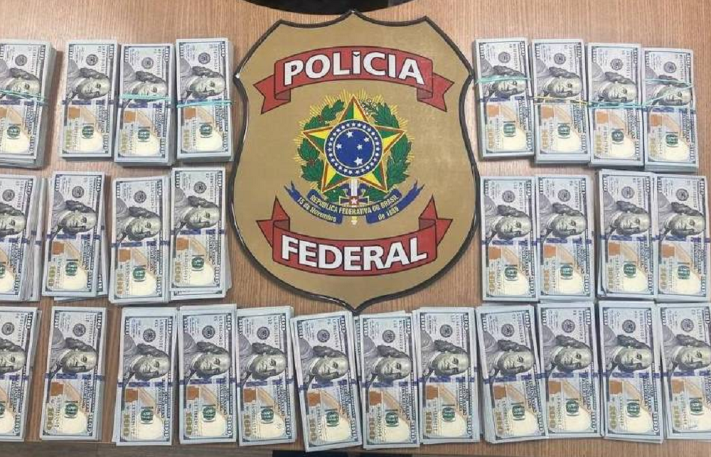 Notas de dólar, totalizando US$ 171,8 mil