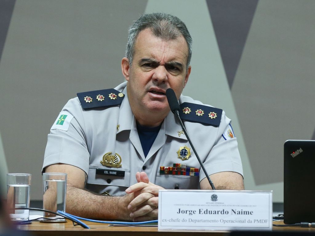 Jorge Eduardo Naime Barreto fazendo careta, fardado