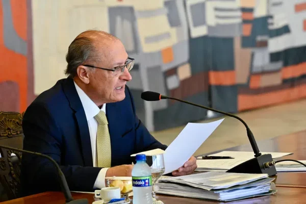 Revista deve indenizar Geraldo Alckmin em R$ 150 mil por reportagem