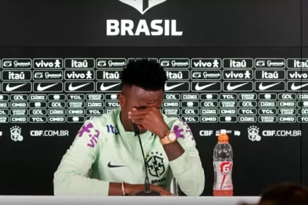 VÍDEO - Vini Jr. chora ao falar sobre racismo e desabafa: "Eu só queria jogar futebol"