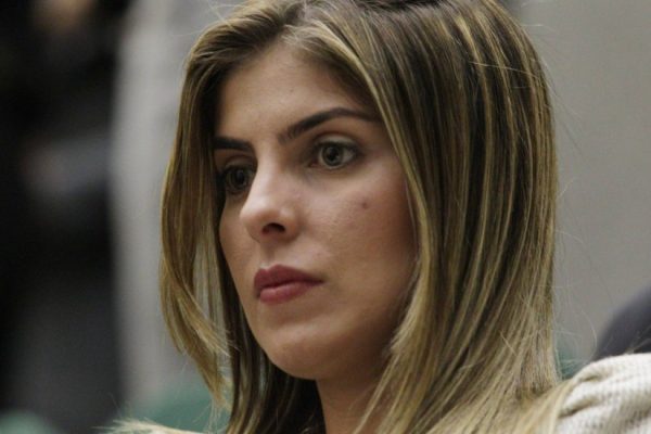 Quem é Andressa Mendonça, ex-mulher que ameaça ‘contar podres’ de senador bolsonarista