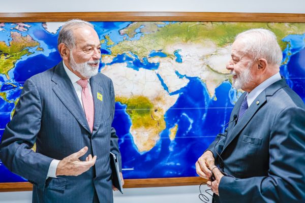 Com Lula, megaempresário Carlos Slim anuncia investimentos de R$ 40 bi no Brasil