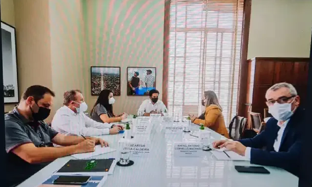 Reunião entre Nunes e Bertussi em 2022, com a presença dos chefes da Secretaria de Saúde e da Covisa / Reprodução/Prefeitura de São Paulo