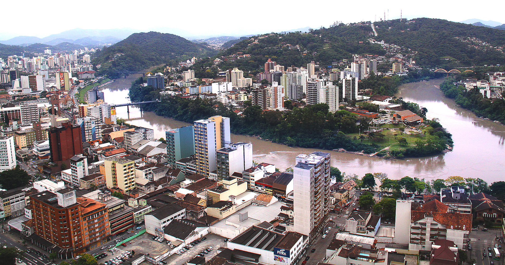 Vista aérea da cidade de Blumenau
