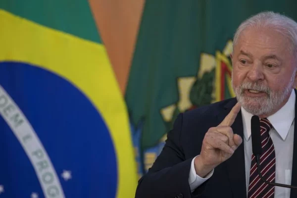 "Gosto do mais do Brasil do que do mercado", diz Lula sobre a taxa de juros