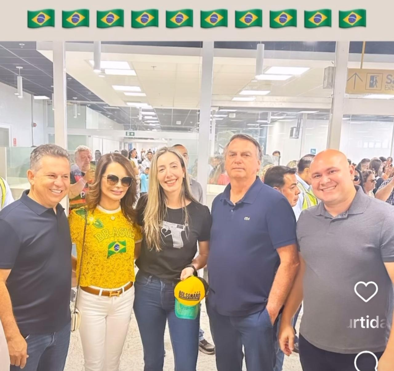 Juliana Chiquito Palhares com Bolsonaro e bolsonaristas
