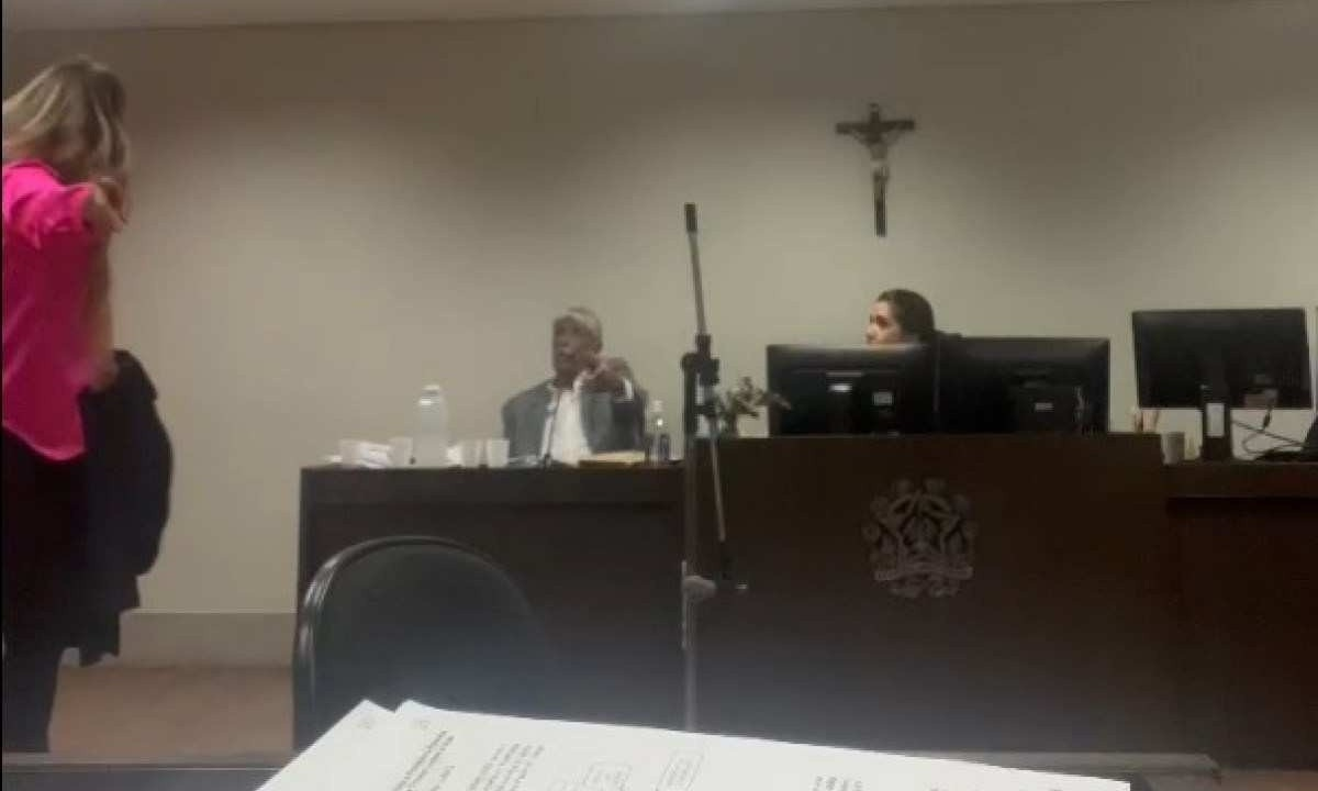 Francisco Santiago e Sarah Quinetti em audiência