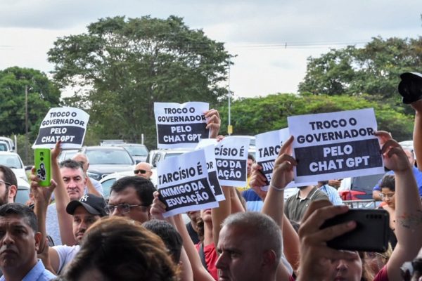 “Troco o governador pelo ChatGPT”: Tarcísio é alvo de protesto após decisão absurda