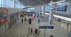 Saguão do Aeroporto Internacional Salgado Filho, em Porto Alegre