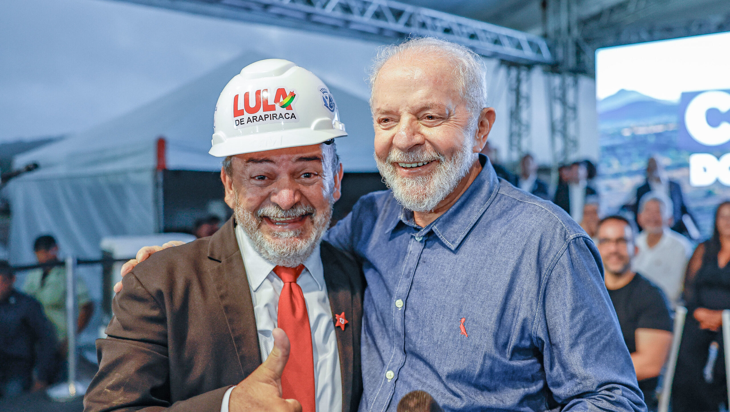 Sósia e Lula sorrindo