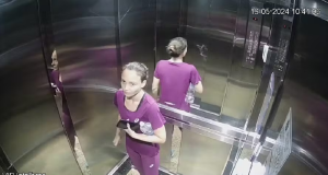 Júlia Andrade Cathermol Pimenta em elevador