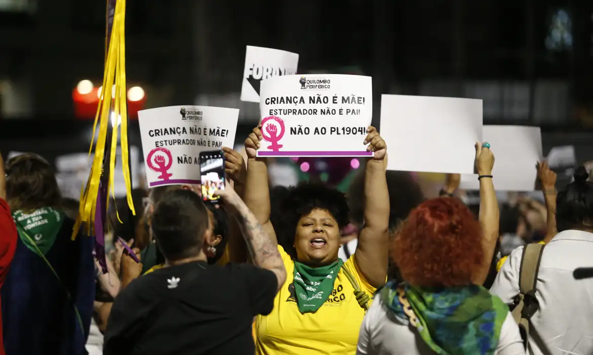 Manifestação contra a Lei do Aborto