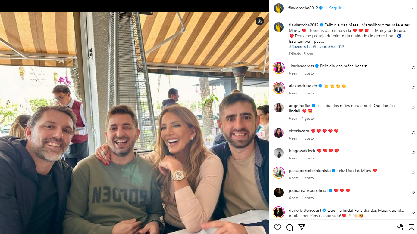 Flávia Rocha com o par "Brinco Solitário com Gia"