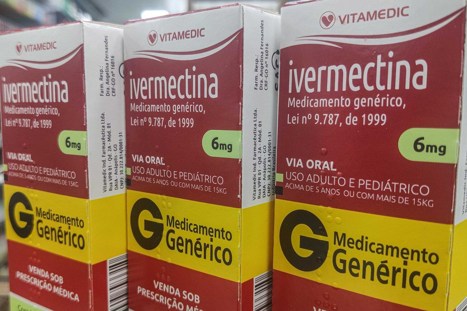 Três caixas de Ivermectina lado a lado