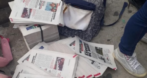 Panfletos feitos por PT e PSol no chão