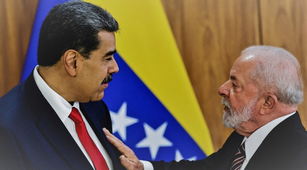 Maduro e Lula conversando, de perfil