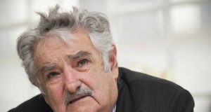 O ex-presidente do Uruguai José “Pepe” Mujica com expressão pensativa