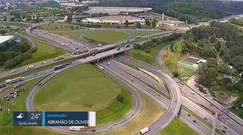 Rodovia Raposo Tavares vista de cima com tarja da Globo