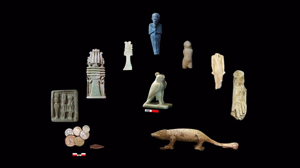 Exemplos de artefatos encontrados em ruínas de observatório no Egito em fundo preto