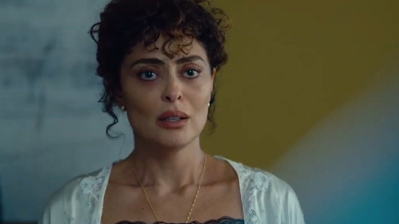 Juliana Paes na série Pedaço de Mim, com expressão de tristeza e cabelo preso