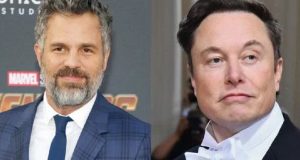 Montagem de fotos de Mark Ruffalo e Elon Musk