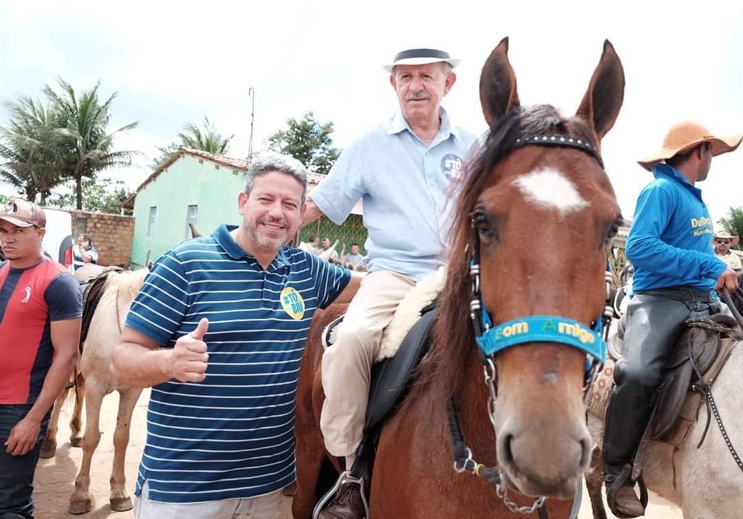 Arthur Lira (PP-AL), e seu pai, Benedito de Lira (PP-AL), o Biu de Lira, o segundo montado em cavalo