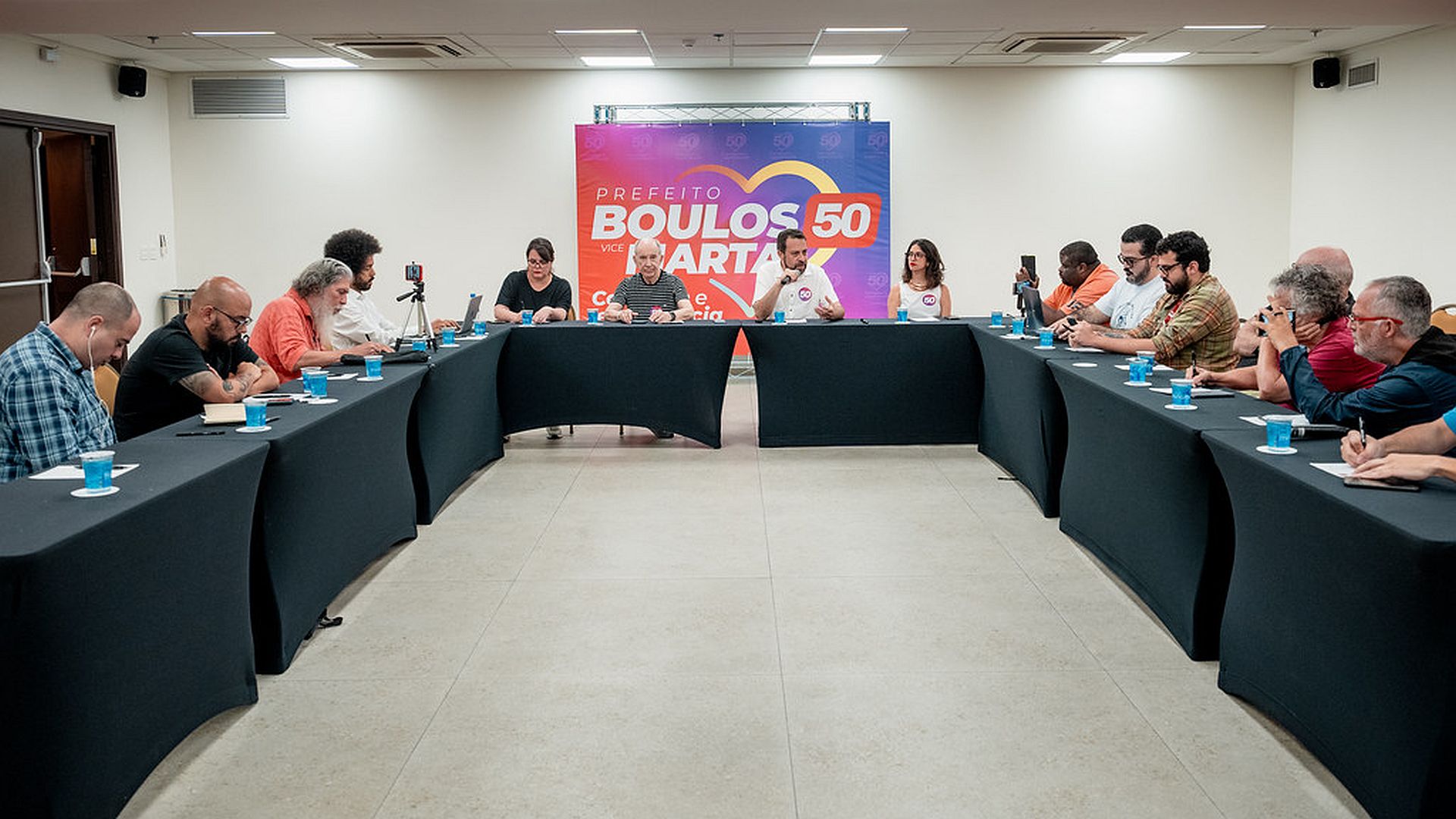 Coletiva de Guilherme Boulos com a mídia progressista. Créditos: Leandro Paiva/@leandropaivac