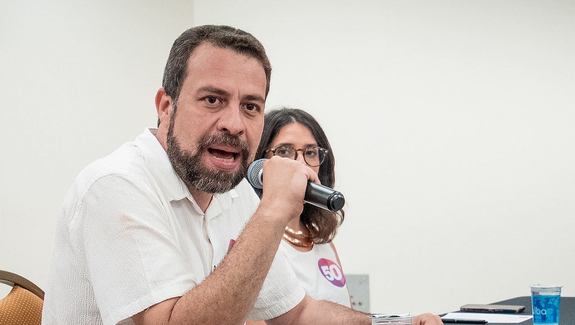 Boulos e Camila De Caso, sua coordenadora de programa de governo. Créditos: Leandro Paiva/@leandropaivac