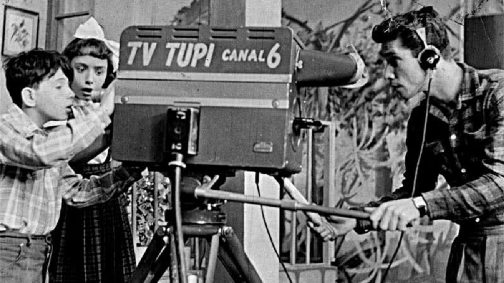 Foto em preto e branco de estúdio da TV Tupi