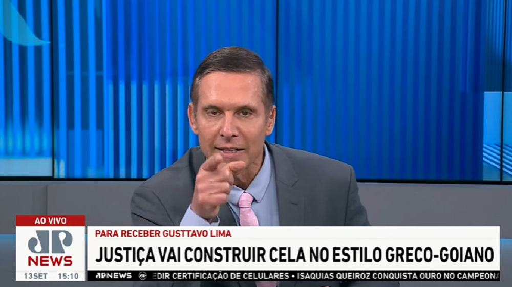 Fernando Capez no Linha de Frente, falando para a câmera e apontando