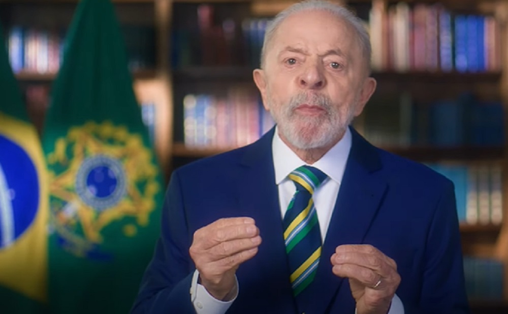 O presidente Luiz Inácio Lula da Silva (PT) falando e gesticulando para a câmera