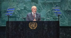 O presidente Luiz Inácio Lula da Silva discursando na ONU