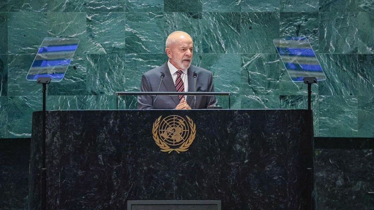 O presidente Luiz Inácio Lula da Silva discursando na ONU