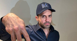 O candidato à Prefeitura de São Paulo, Pablo Marçal (PRTB) de boné, fazendo M com a mão
