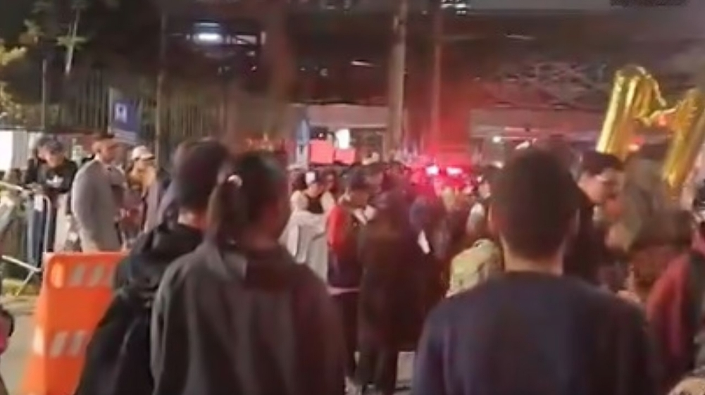 Apoiadores de Marçal e Boulos do lado de fora da Globo em SP