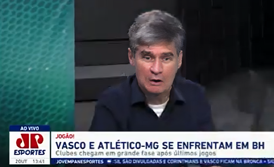 comentarista Fabio Piperno com expressão assustada em programa da Jovem Pan